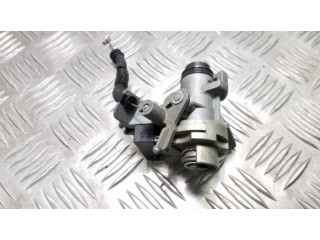 Замок задней крышки (наружный)