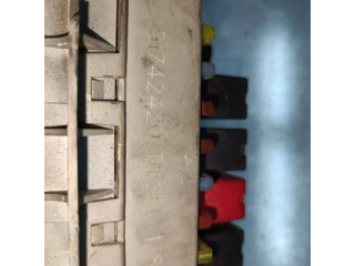 Блок предохранителей 51742420   Alfa Romeo 166    