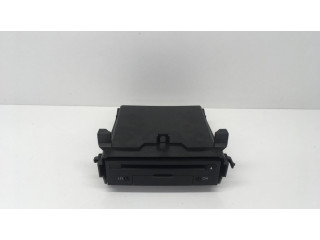 Радио/ проигрыватель CD/DVD / навигация