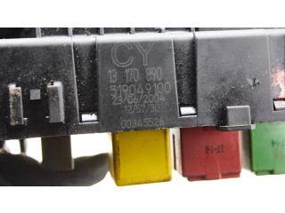 Блок предохранителей 13170890, 519049100 Opel Vectra C