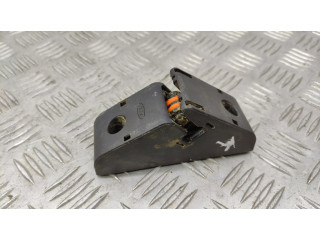 Притягиватель задней крышки