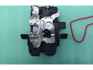 Замок багажника 670039576, 927776104 Maserati Levante 2017 - года