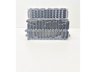 Блок предохранителей     Volkswagen Transporter - Caravelle T4    