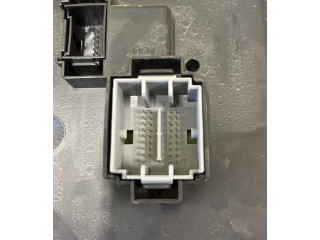 Блок предохранителей 30728512, 05W195   Volvo S60    