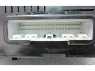 Блок предохранителей 8200652285 Renault Clio III