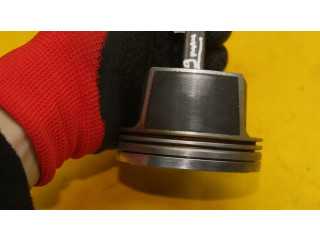 Píst    Audi A3 S3 8L     