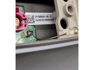 Дисплей       Tesla Model 3