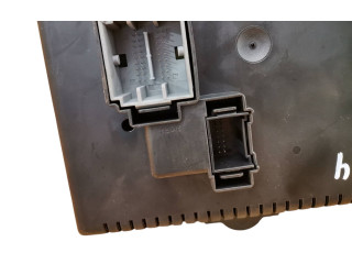 Блок предохранителей 8676391, 12217799   Volvo XC90    