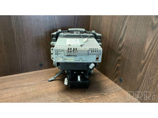 Радио/ проигрыватель CD/DVD / навигация