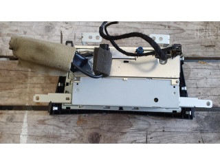 Радио/ проигрыватель CD/DVD / навигация