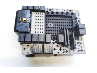 Блок предохранителей  9441584, 9441585   Volvo S80    