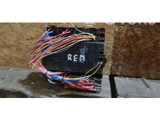 Блок предохранителей 8688153 Volvo S60