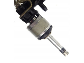 Топливная рампа 05E906054A Skoda Scala