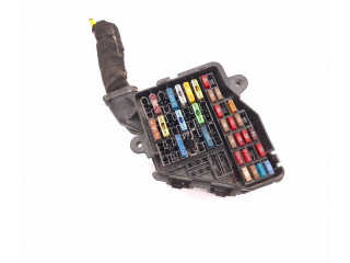 Блок предохранителей 8D1941824 Skoda Octavia Mk1 (1U)