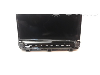 Радио/ проигрыватель CD/DVD / навигация