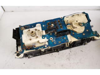 Панель приборов 81117434, 88471066 Audi 80 90 B2