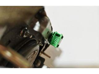 Подушка безопасности водителя 8638255   Volvo V70