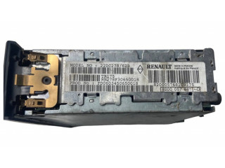 Радио/ проигрыватель CD/DVD / навигация