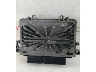 Блок управления двигателя 8667577   Volvo V50