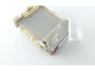 Pojistková skříňka 8273047550A Toyota Prius+ (ZVW40) 2015