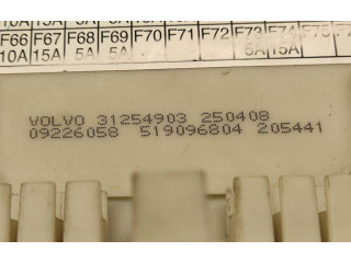 Блок предохранителей 31268178, 31254903   Volvo V50    