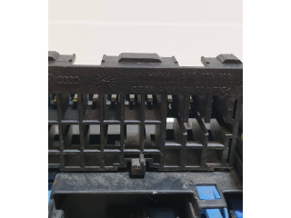 Блок предохранителей  357937039, 3A0972559   Volkswagen Transporter - Caravelle T4    