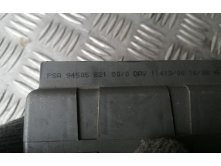 Блок предохранителей 9450582180   Peugeot 406    