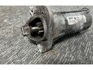 Масляный насос   233003329R  Renault Clio IV 