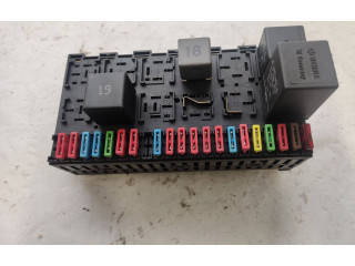 Блок предохранителей  357937039   Volkswagen Transporter - Caravelle T4    