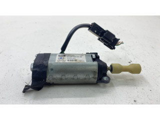 Электрический двигатель для регулировки положения руля