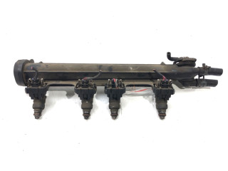 Топливная рампа 037906031AA   Audi A3 S3 8L  