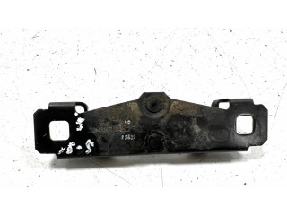 Петля замка багажника