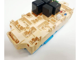 Блок предохранителей MR445951B Mitsubishi Montero