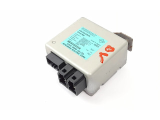 Pojistková skříňka Блок управления ABS 8200265136, 6900000471   Renault Clio II 2005