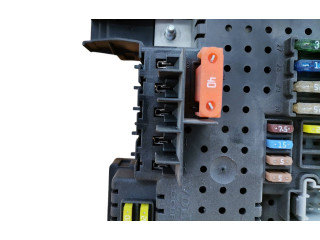 Блок предохранителей 8676391, 12217799 Volvo XC90