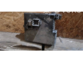 Блок предохранителей 30728512 Volvo S60