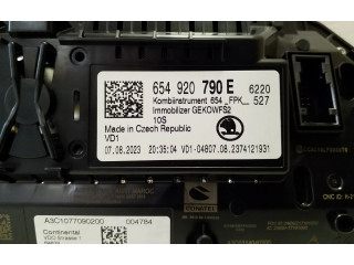 Панель приборов 654920790E, A3C1077090200   Skoda Kamiq       