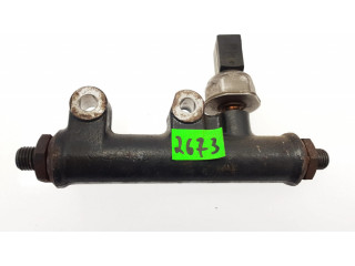 Топливная рампа 4R8Q9C066AE Jaguar S-Type 2.7