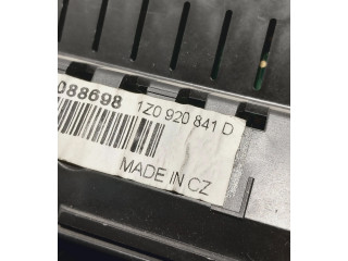 Панель приборов 1Z0920841D Skoda Octavia Mk2 (1Z)