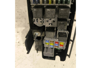 Блок предохранителей 30728132 Volvo V70