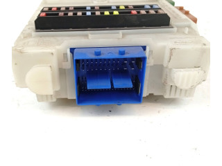 Блок предохранителей 30765624   Volvo V70    