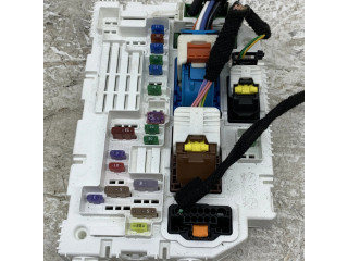 Блок предохранителей 9846631580 Opel Astra L