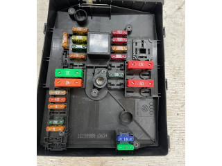   Pojistková skříňka 5N2937535A, 1K0937814F   Volkswagen Tiguan 2009