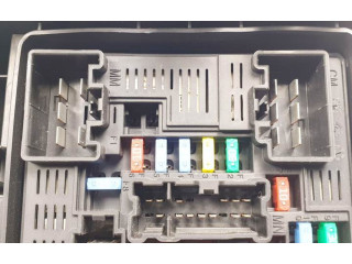 Pojistková skříňka 284B69582R Renault Captur 2019