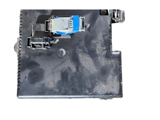 Pojistková skříňka 30728512, 28017881 Volvo XC90 2007