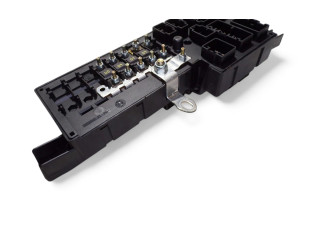 Блок предохранителей 8678449   Volvo S80    