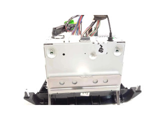 Радио/ проигрыватель CD/DVD / навигация