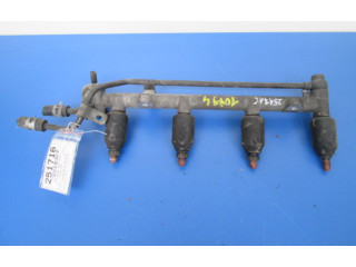 Топливная рампа    Mazda 626   для двигателя ---