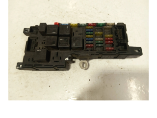 Блок предохранителей 8678449   Volvo S80