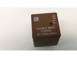 Блок предохранителей 13275884, MJ Opel Insignia A